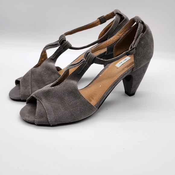 Kimchi Blue Charcoal Heels - Picture 5 of 6